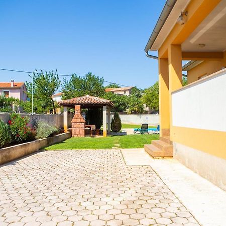 Holiday Home Labud Zminj Exterior photo