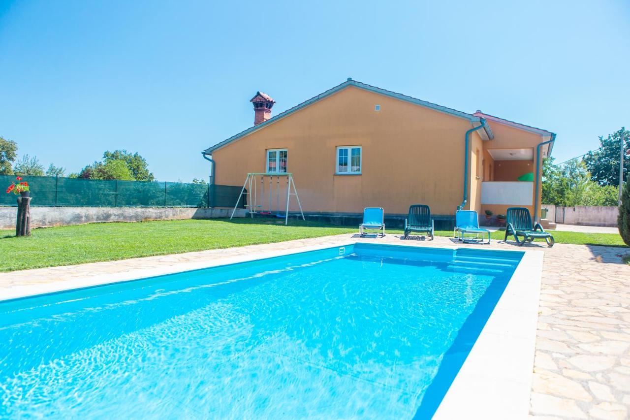 Holiday Home Labud Zminj Exterior photo