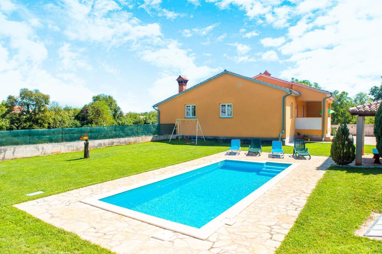 Holiday Home Labud Zminj Exterior photo
