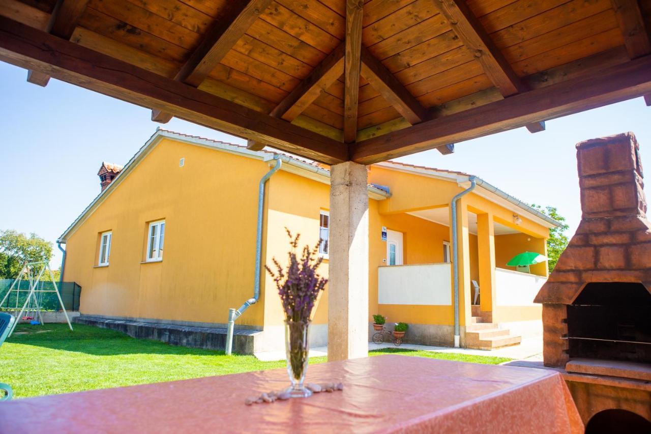 Holiday Home Labud Zminj Exterior photo